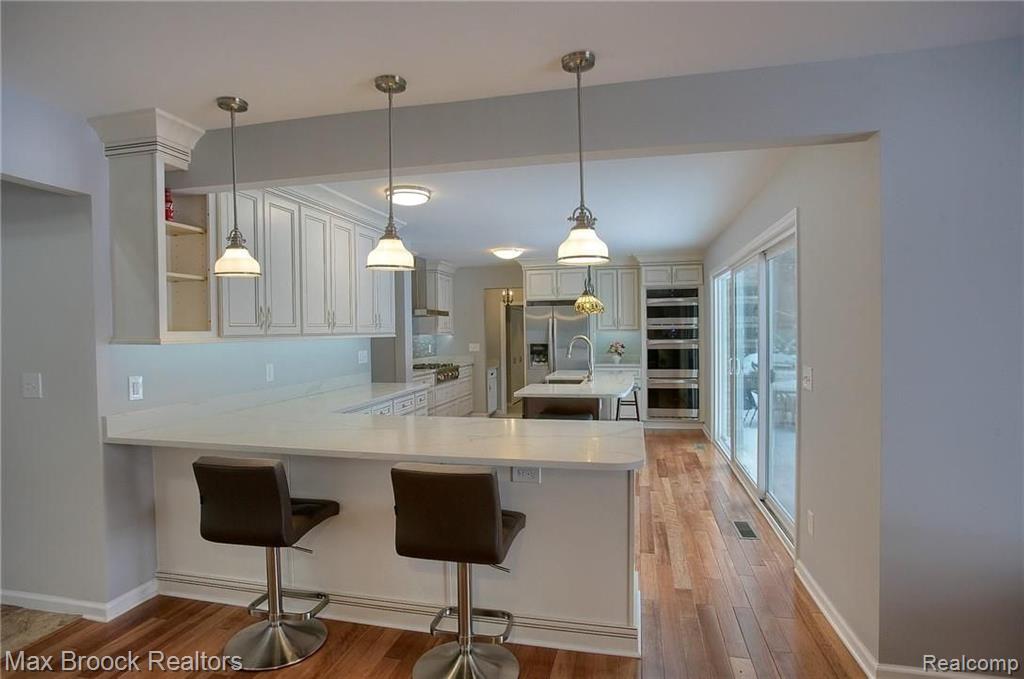 5076 Watergate Road West Bloomfield, MI 48323 - Photo 7 of 41