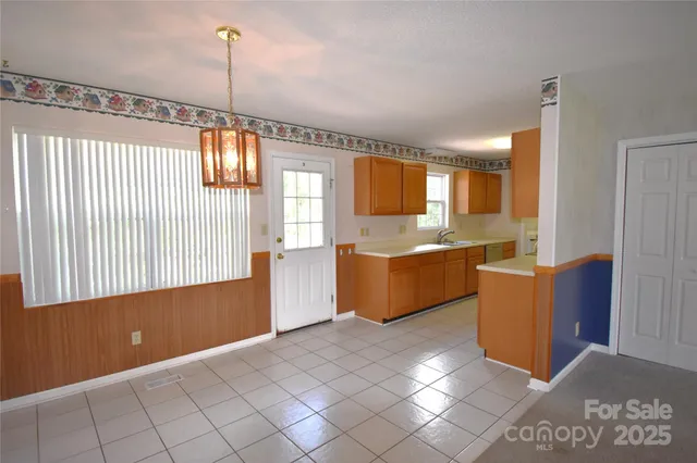 $256,000 | 1524 Belleview Drive Northeast, Conover, NC 28613