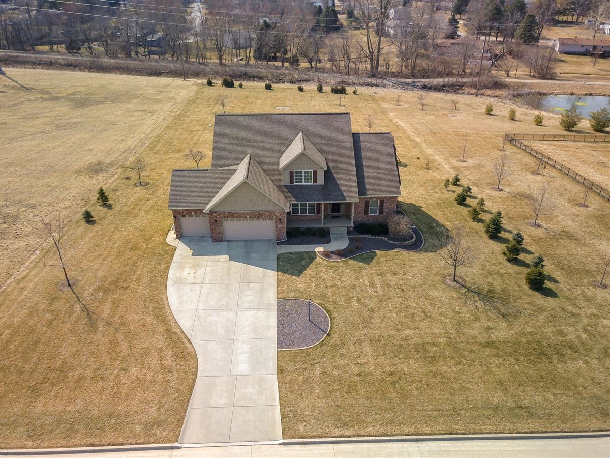 9439 Crossbow Drive Bloomington, IL 61705 - Photo 1 of 32