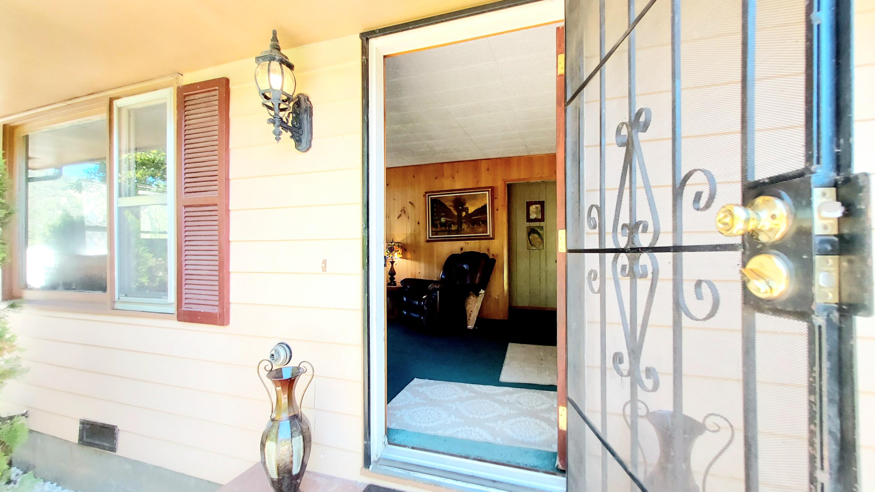 609 Steelhead Road Alderpoint, CA 95511 - Photo 8 of 58 Front Entry 5