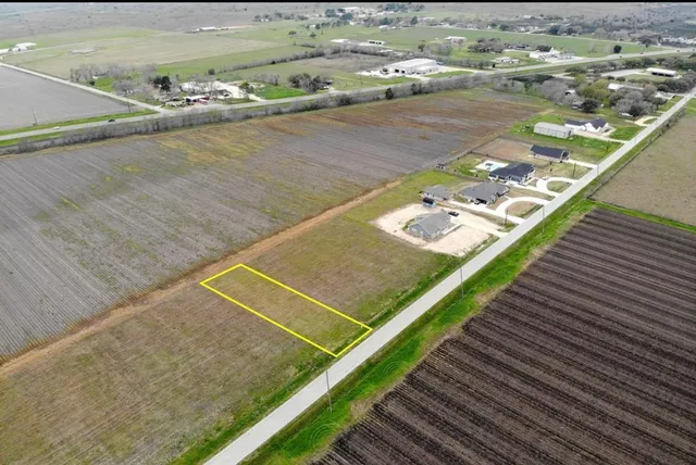 $130,000 | 9422 Galveston Street, Wallis, TX 77485