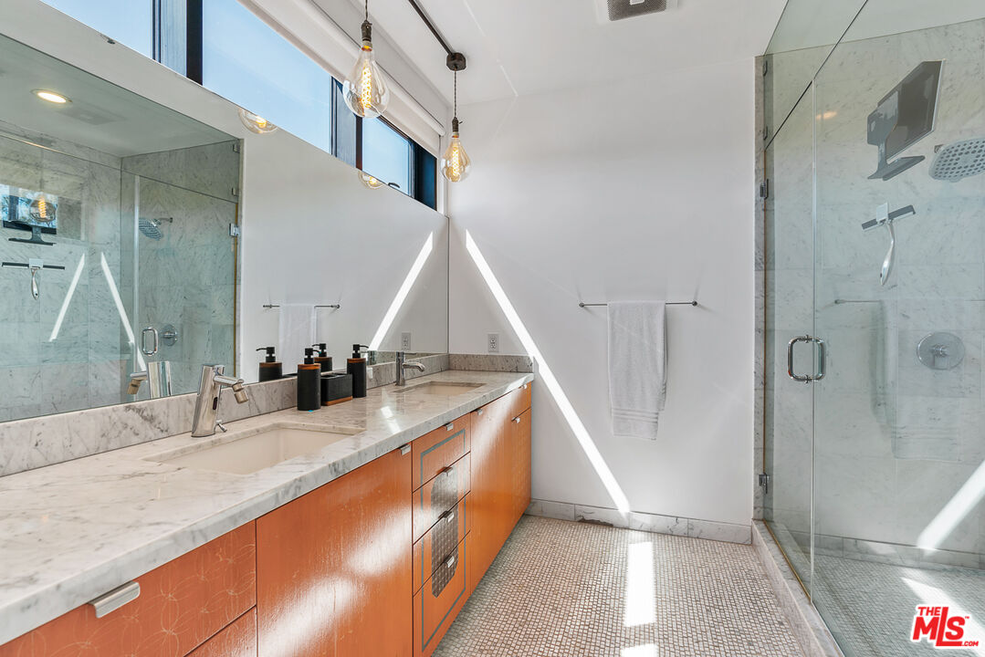 815 Hampton Drive, Unit 4 Venice, CA 90291 - Photo 17 of 18