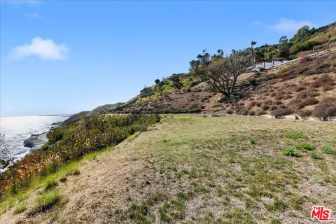 $2,500,000 | 20542 Seaboard Road, Malibu, CA 90265