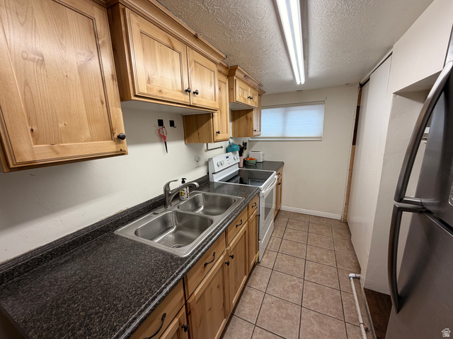 574 West Harding Avenue Cedar City, UT 84720 - Photo 19 of 43 Downstairs kitchen