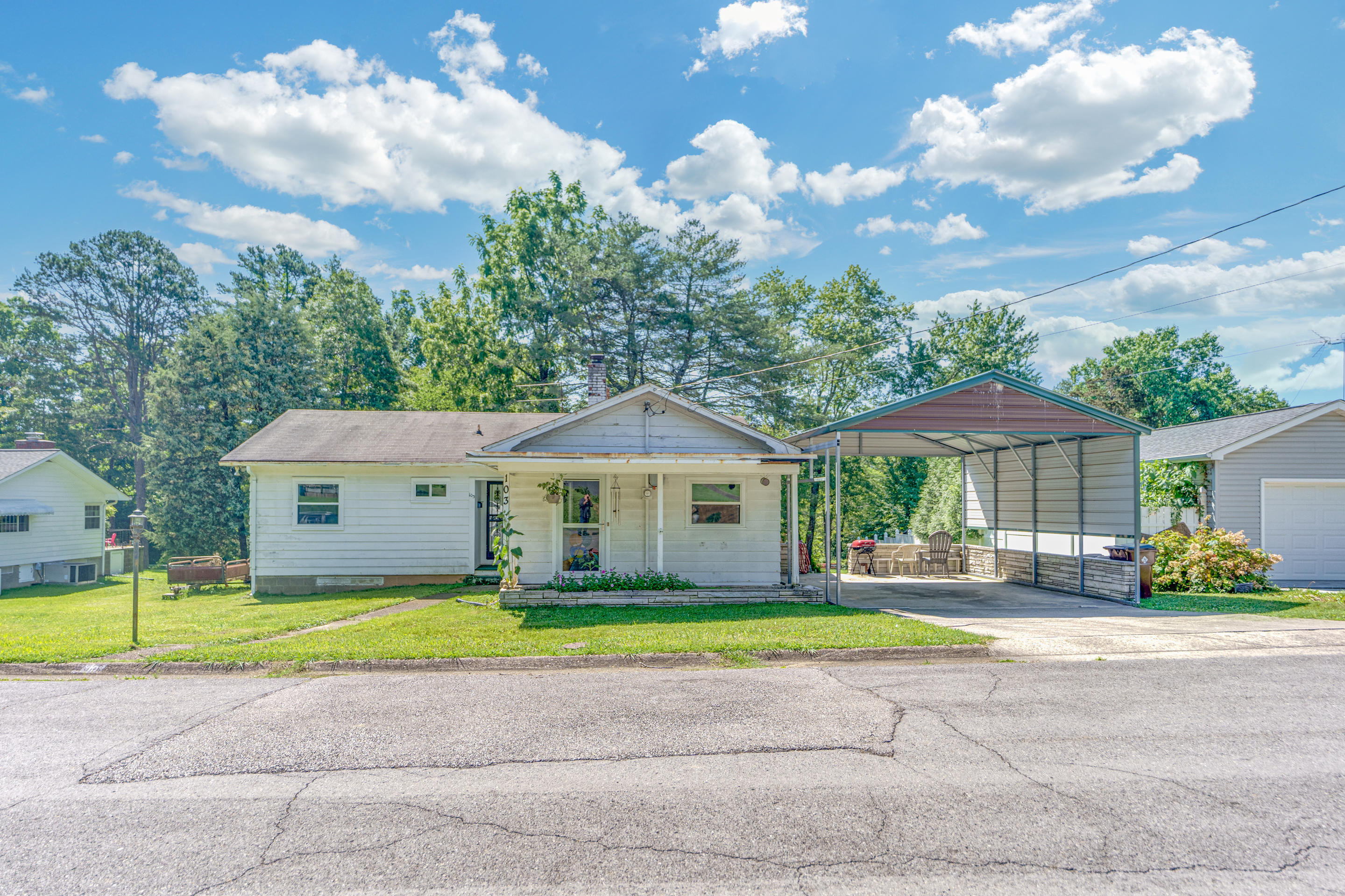103 Dixie Lane Oak Ridge, TN 37830 - Photo 1 of 22 front 1