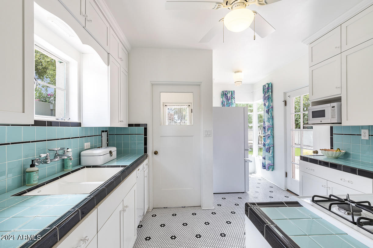 509 West Coronado Road Phoenix, AZ 85003 - Photo 14 of 37 Vintage kitchen