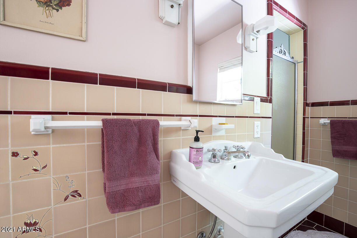 509 West Coronado Road Phoenix, AZ 85003 - Photo 27 of 37 Bathroom