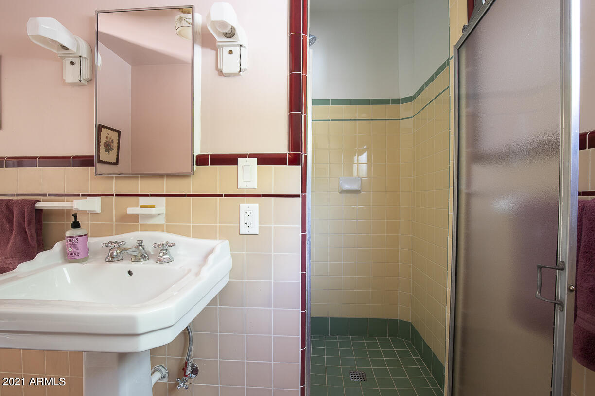 509 West Coronado Road Phoenix, AZ 85003 - Photo 28 of 37 Bathroom