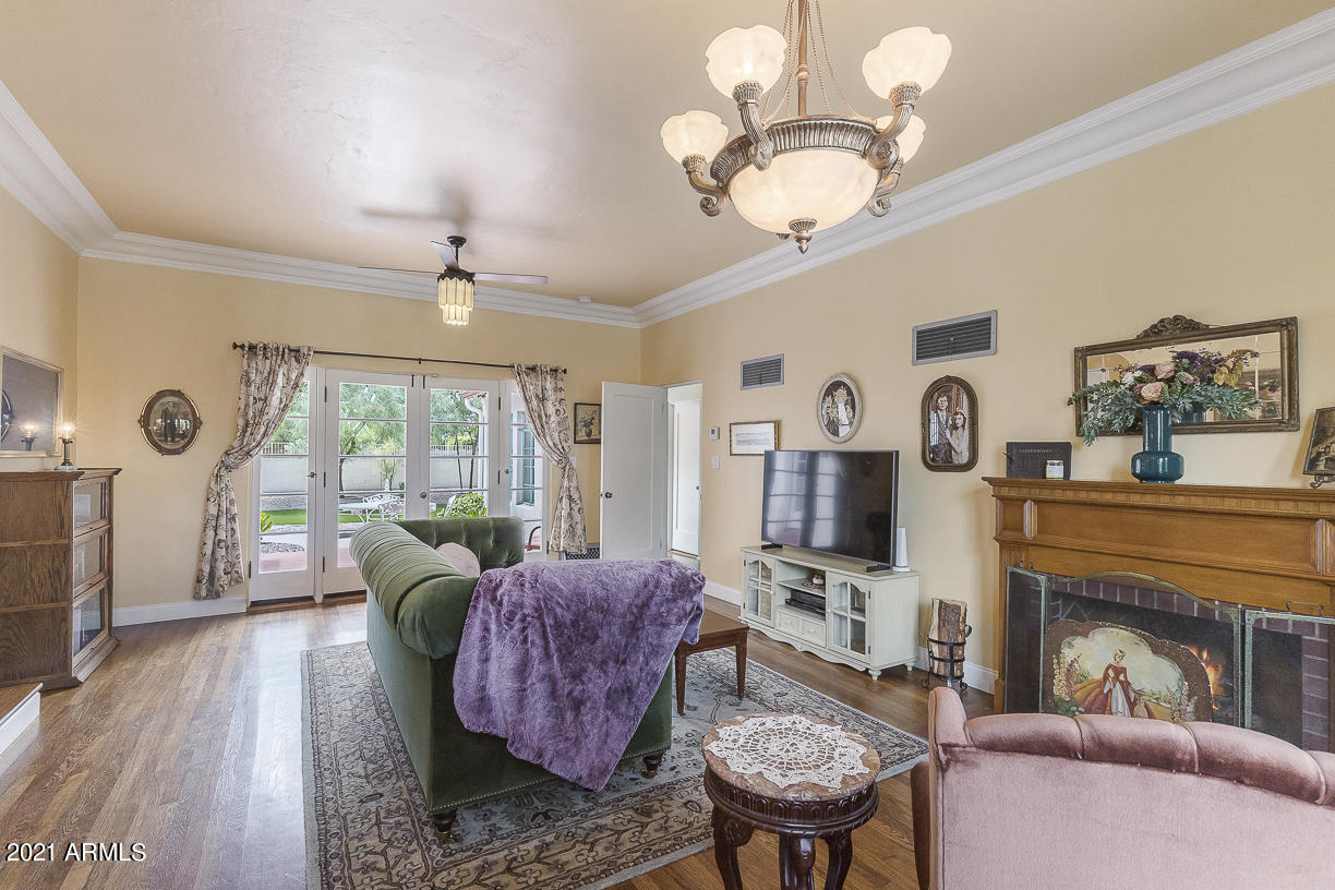 509 West Coronado Road Phoenix, AZ 85003 - Photo 4 of 37 Gorgeous living room