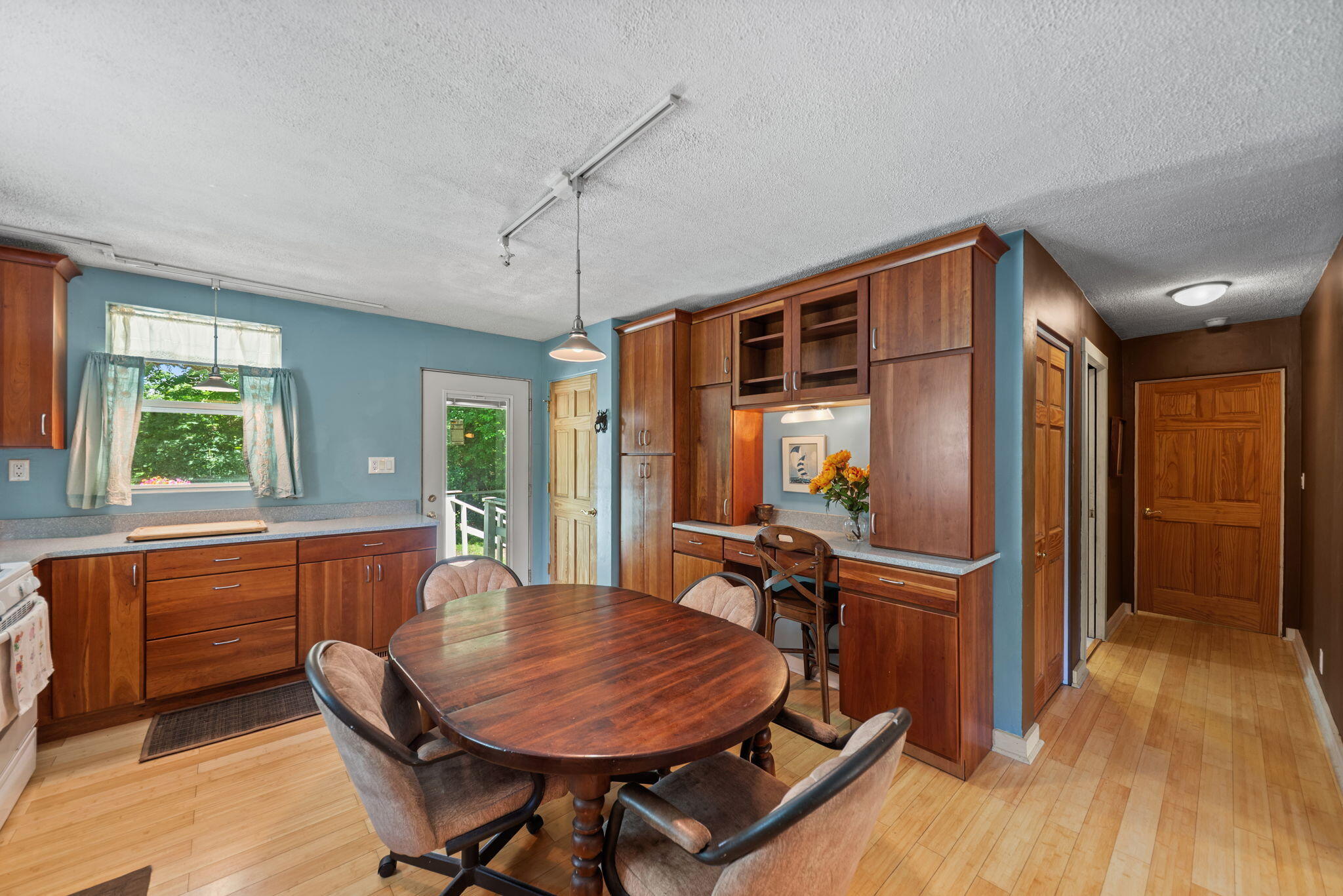 702 North Karwick Road Michigan City, IN 46360 - Photo 11 of 22 2048x1367