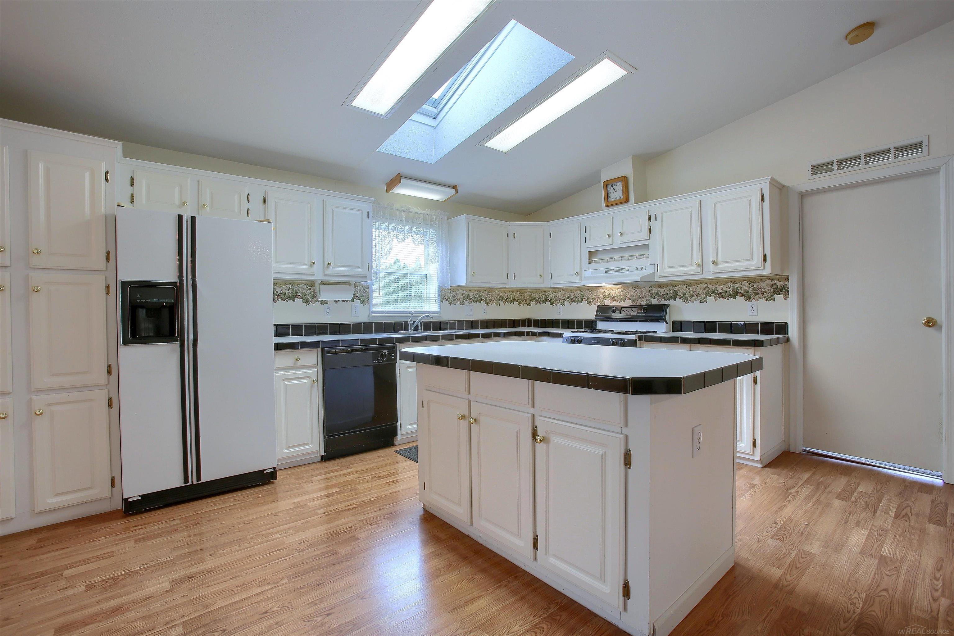 76008 Memphis Ridge Road Richmond, MI 48062 - Photo 12 of 32 50092863-11.JPG