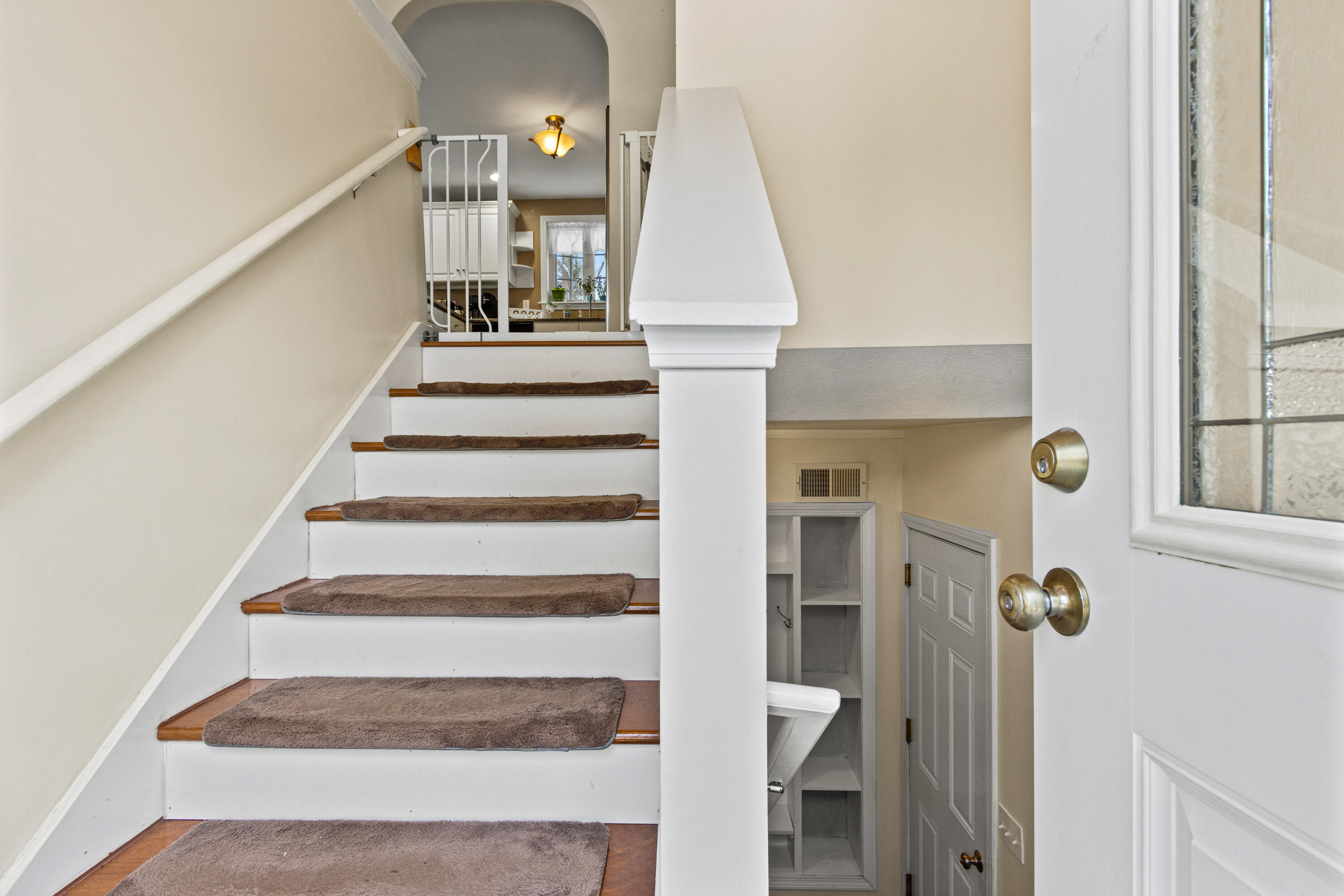 8 Oakland Street Saco, ME 04072 - Photo 4 of 43 004