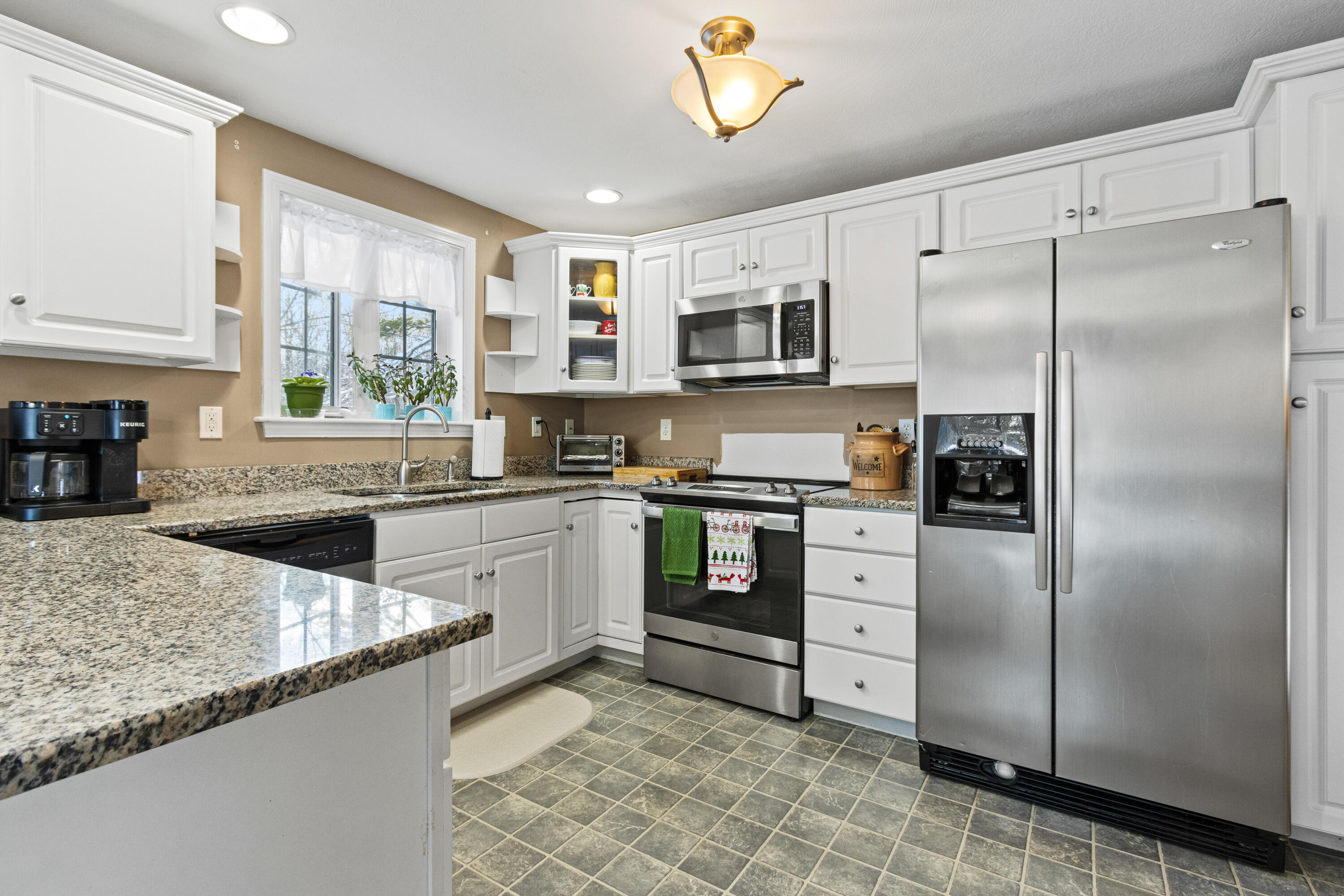 8 Oakland Street Saco, ME 04072 - Photo 7 of 43 007