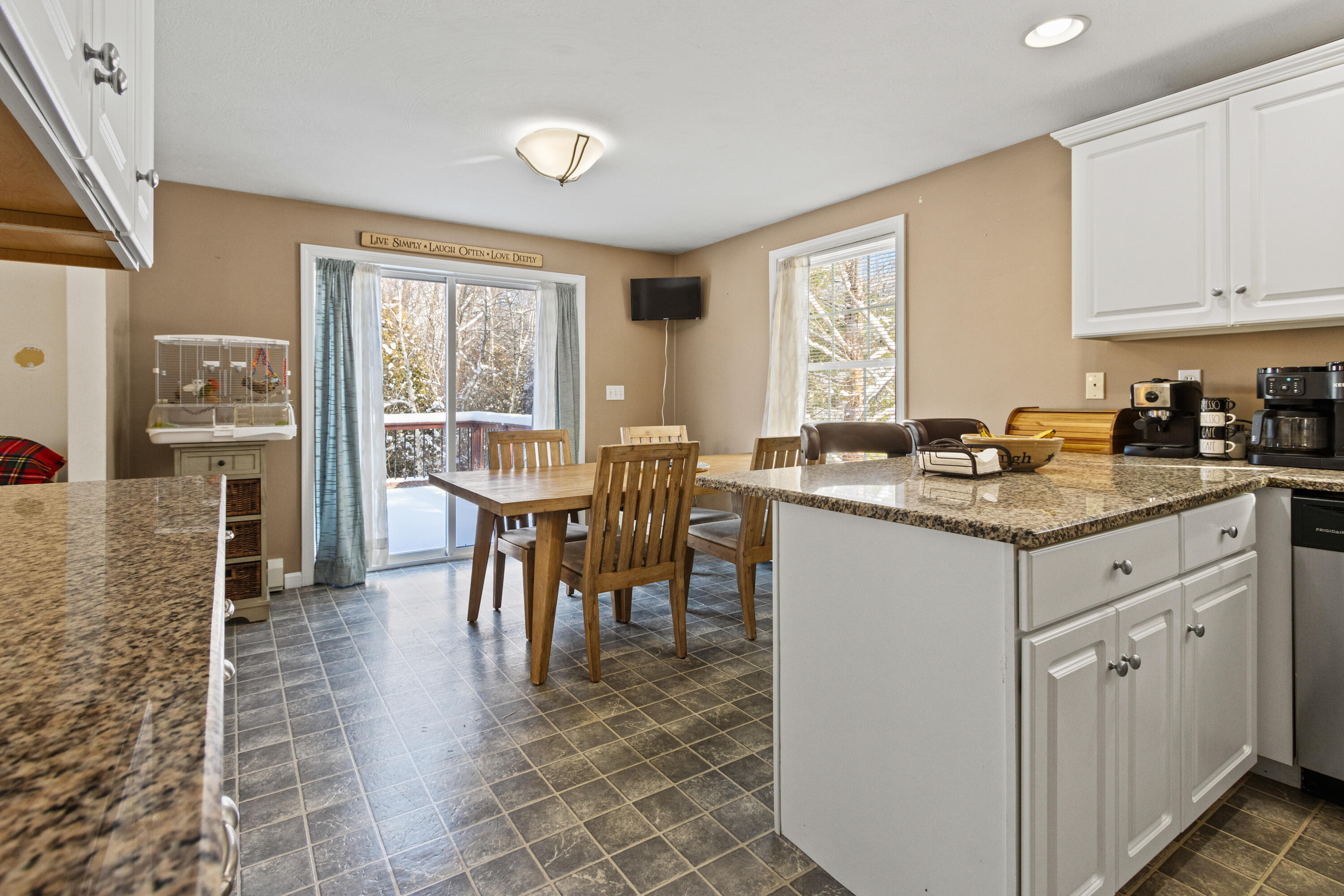 8 Oakland Street Saco, ME 04072 - Photo 9 of 43 009