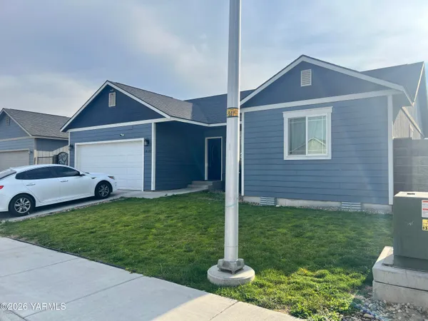 $385,000 | 1621 Ayrshire Street, Sunnyside, WA 98944