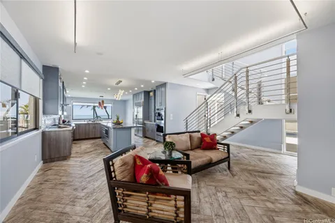$4,950,000 | 5811 Kalanianaʻole Highway, Honolulu, HI 96821