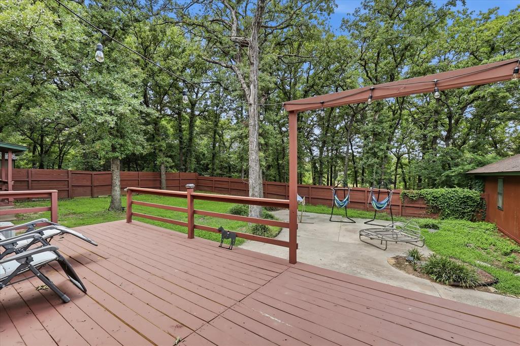 237 Brenda Lane Gainesville, TX 76240 - Photo 29 of 40 Expansive wood deck with a red-stained finish and matching railings