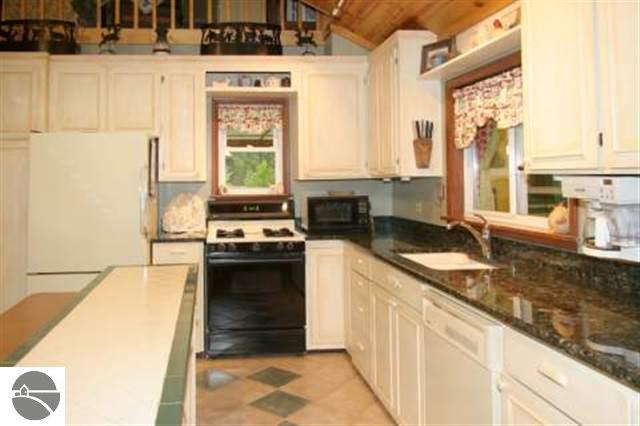 5308 East State Road Cadillac, MI 49601 - Photo 10 of 15 1711379-9.JPG