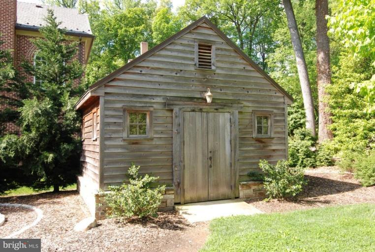 2000 Russell Road Alexandria, VA 22301 - Photo 12 of 30 a front view of a house with a yard