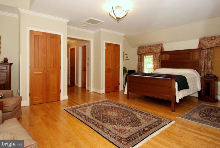 2000 Russell Road Alexandria, VA 22301 - Photo 16 of 30 a spacious bedroom with a bed a couch and a dresser in it