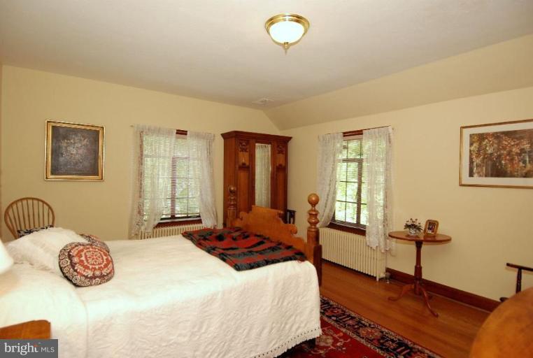 2000 Russell Road Alexandria, VA 22301 - Photo 19 of 30 a bedroom with a bed and wooden floor