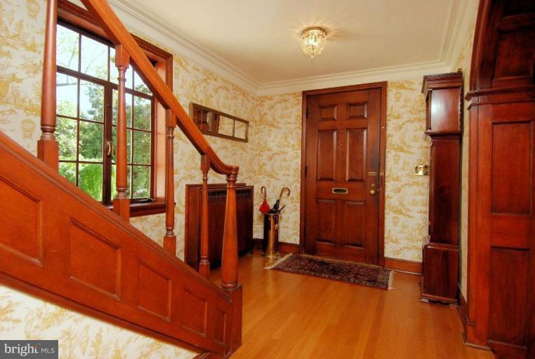 2000 Russell Road Alexandria, VA 22301 - Photo 3 of 30 a view of an entryway with staircase