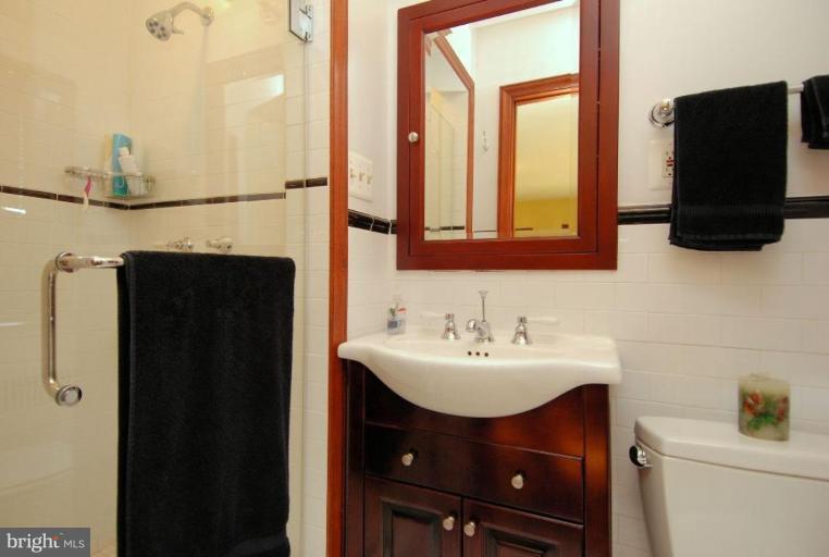 2000 Russell Road Alexandria, VA 22301 - Photo 22 of 30 a bathroom with a sink and a mirror