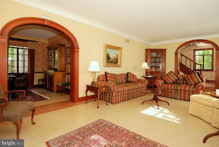 2000 Russell Road Alexandria, VA 22301 - Photo 29 of 30 a living room with furniture windows and a table