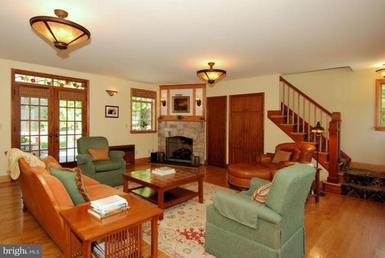 2000 Russell Road Alexandria, VA 22301 - Photo 4 of 30 a living room with furniture a fireplace and a chandelier