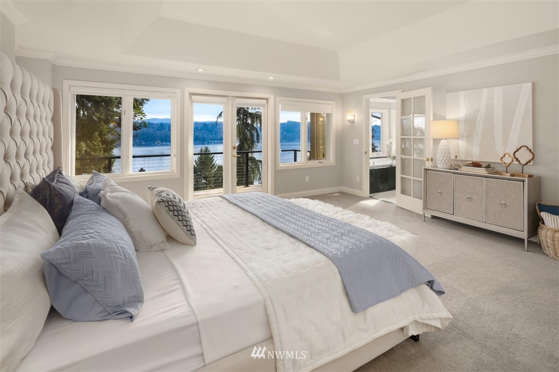 5648 East Mercer Way Mercer Island, WA 98040 - Photo 17 of 26 a spacious bedroom with a large bed and a large window