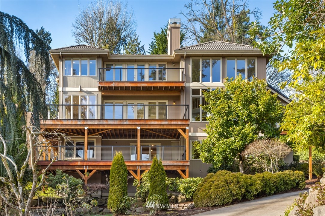 5648 East Mercer Way Mercer Island, WA 98040 - Photo 24 of 26 a front view of a house with a garden