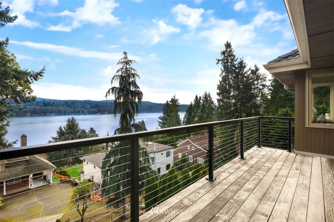 5648 East Mercer Way Mercer Island, WA 98040 - Photo 25 of 26 a view of balcony and deck