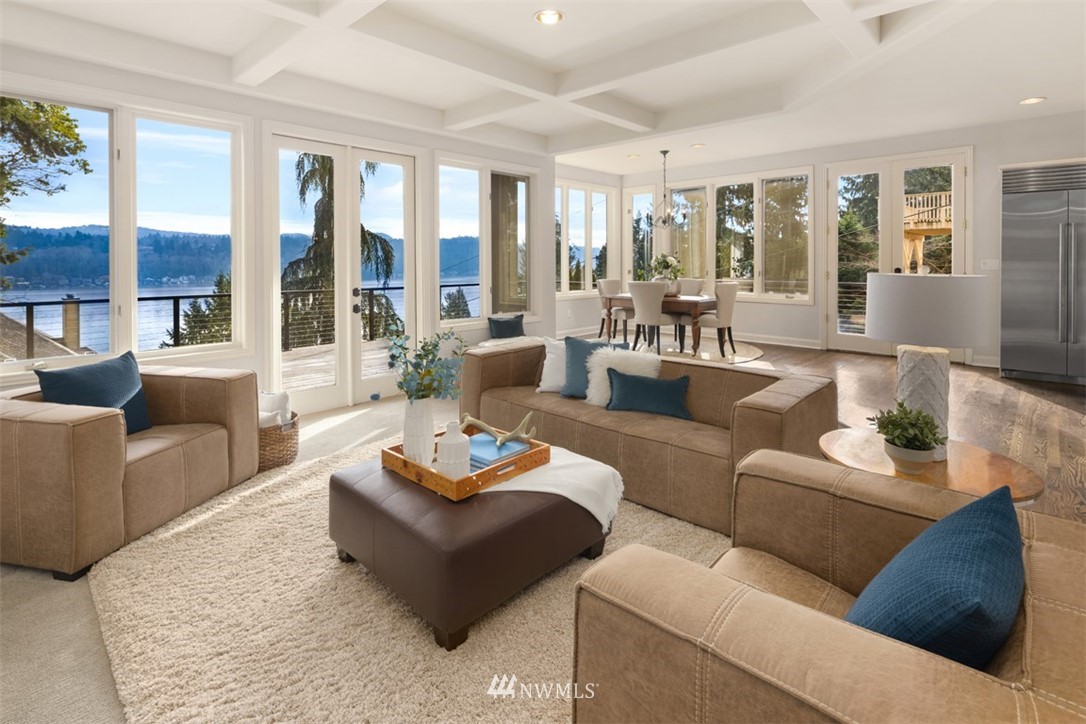 5648 East Mercer Way Mercer Island, WA 98040 - Photo 7 of 26 a living room with furniture and a large window