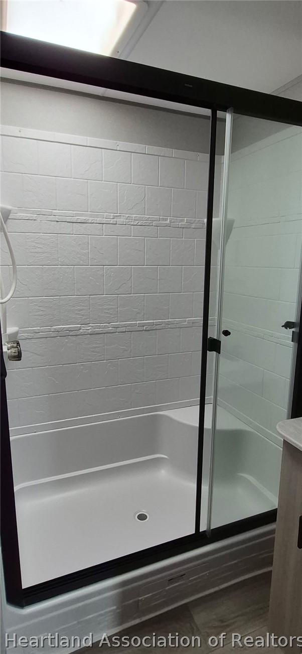 1621 South Lake Reedy Boulevard Frostproof, FL 33843 - Photo 9 of 15 a bathroom with a bathtub