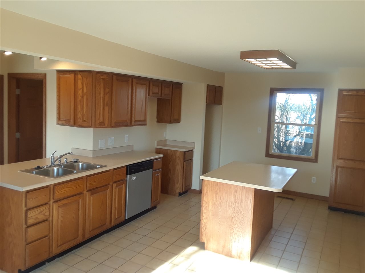 5719 West Dupont Road Fort Wayne, IN 46818 - Photo 4 of 36 Gallery Image 4