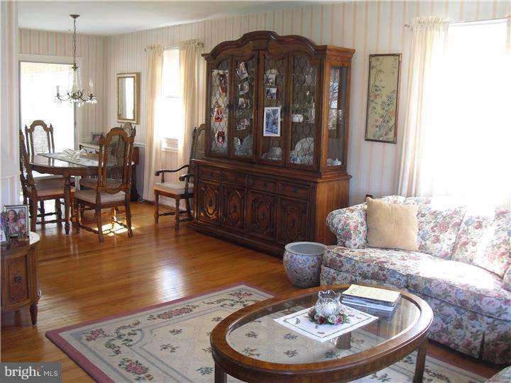 255 Lawrence Road Broomall, PA 19008 - Photo 3 of 18