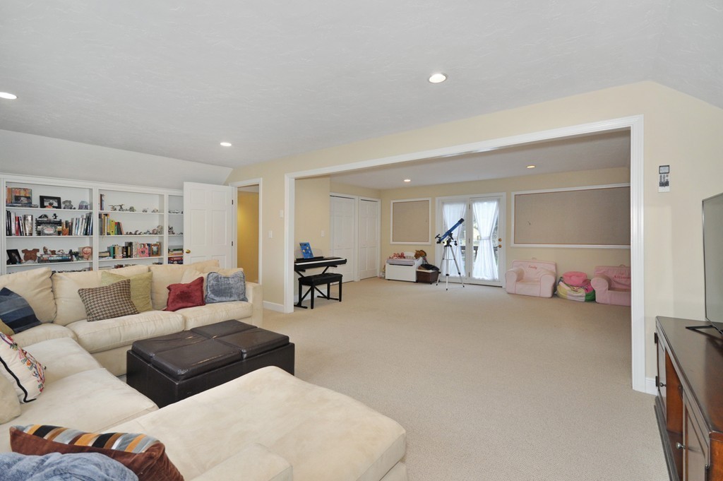 23 Wright Farm, Unit 23 Concord, MA 01742 - Photo 19 of 30 a living room with furniture and a couch