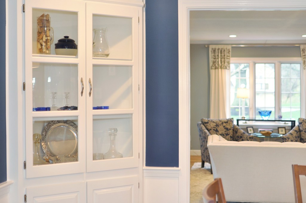 23 Wright Farm, Unit 23 Concord, MA 01742 - Photo 7 of 30 a living room with a large window and dining table