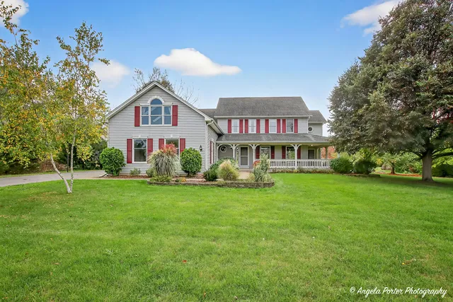 $550,000 | 2215 Crystal Circle, Crystal Lake, IL 60012