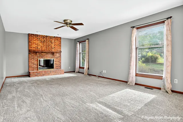 $550,000 | 2215 Crystal Circle, Crystal Lake, IL 60012