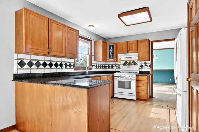 $550,000 | 2215 Crystal Circle, Crystal Lake, IL 60012