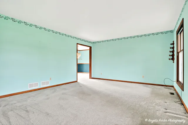 $550,000 | 2215 Crystal Circle, Crystal Lake, IL 60012