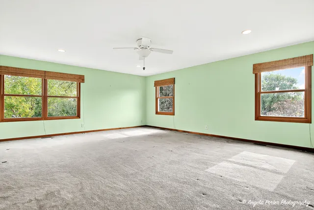 $550,000 | 2215 Crystal Circle, Crystal Lake, IL 60012