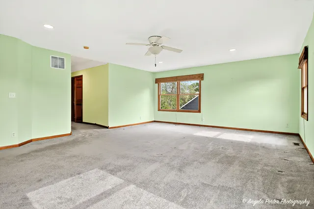 $550,000 | 2215 Crystal Circle, Crystal Lake, IL 60012