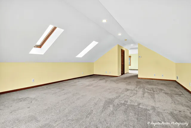 $550,000 | 2215 Crystal Circle, Crystal Lake, IL 60012