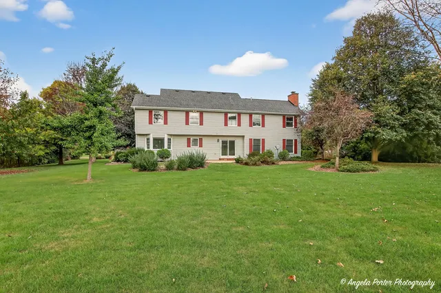 $550,000 | 2215 Crystal Circle, Crystal Lake, IL 60012