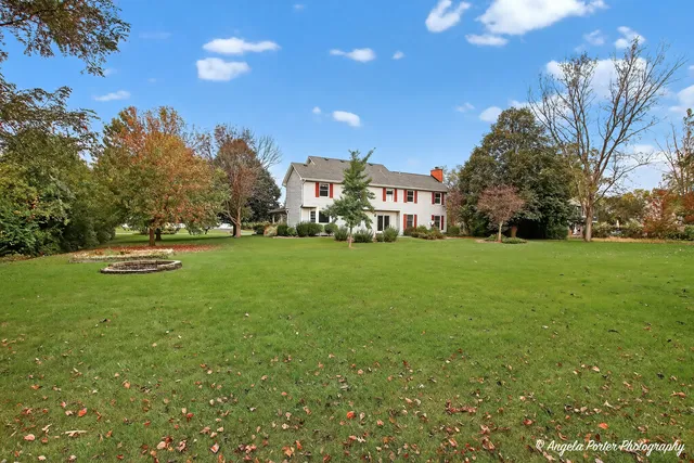 $550,000 | 2215 Crystal Circle, Crystal Lake, IL 60012