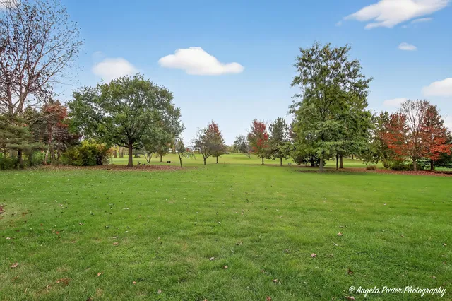 $550,000 | 2215 Crystal Circle, Crystal Lake, IL 60012