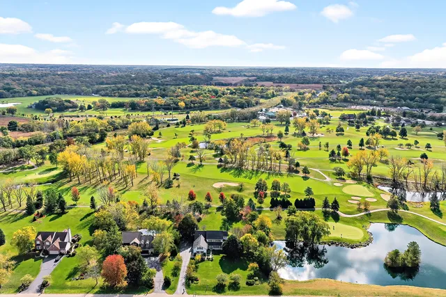 $550,000 | 2215 Crystal Circle, Crystal Lake, IL 60012