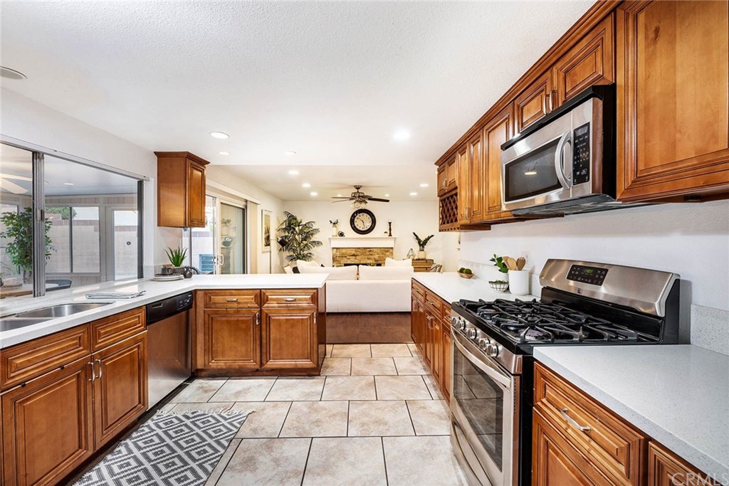 1209 East Helmick Street Carson, CA 90746 - Photo 4 of 30